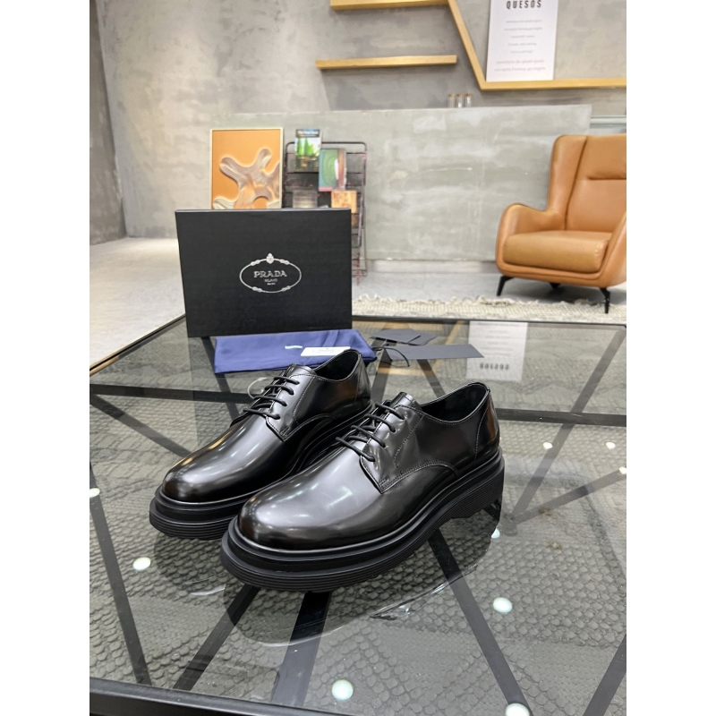 Pra*a leather shoes